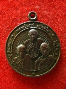 เหรียญ หลวงปู่เสาร์ หลวงปู่มั่น หลวงปู่กิ วัดป่าสนามชัย อุบล ปี41